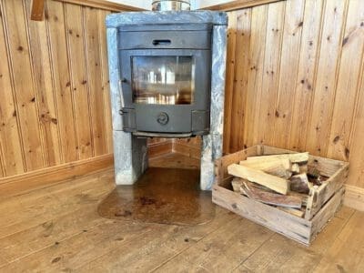 Kockstugan eldstad idöborg