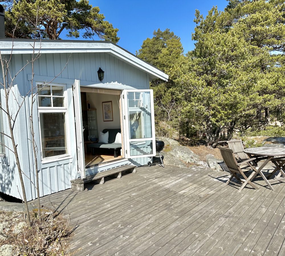 Stuga Insikten med altan på Idöborg