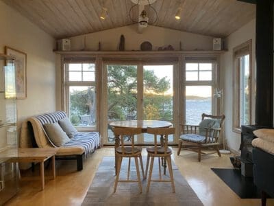 Insikten - Allrum, matplats & bäddsoffa på Idöborg i Stockholms skärgård