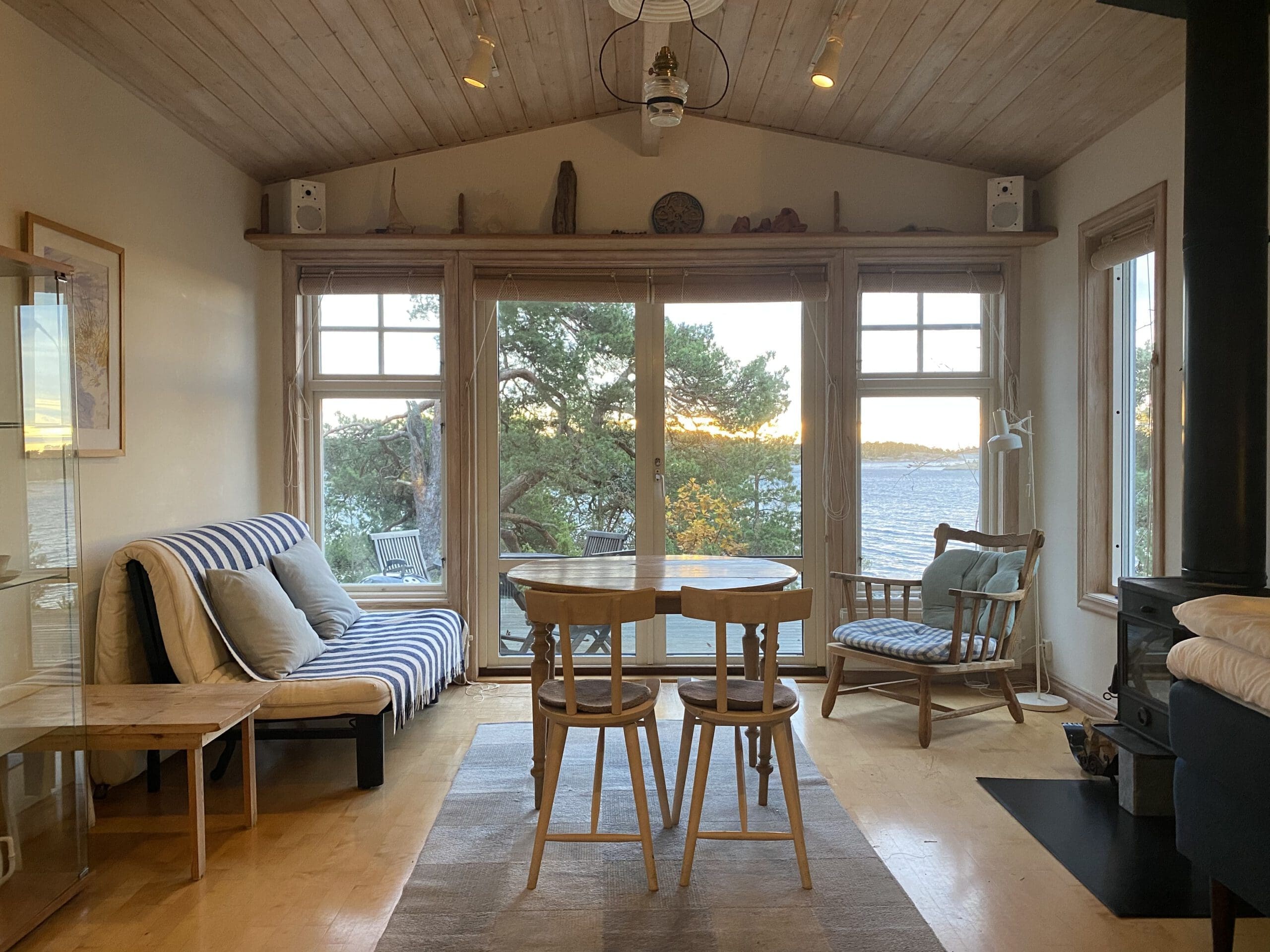 Insikten  Salon, salle à manger et canapé-lit à Idöborg, dans l'archipel de Stockholm
