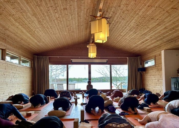 Yoga i Dojon på Idöborg