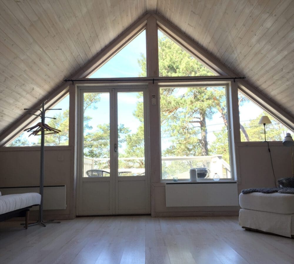 Förstugan ovanvåning Allrum, sittgrupp & bäddsoffa på Idöborg