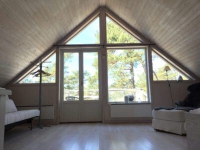 Förstugan ovanvåning Allrum, sittgrupp & bäddsoffa på Idöborg