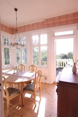 Punschveranda, vita villan idöborg