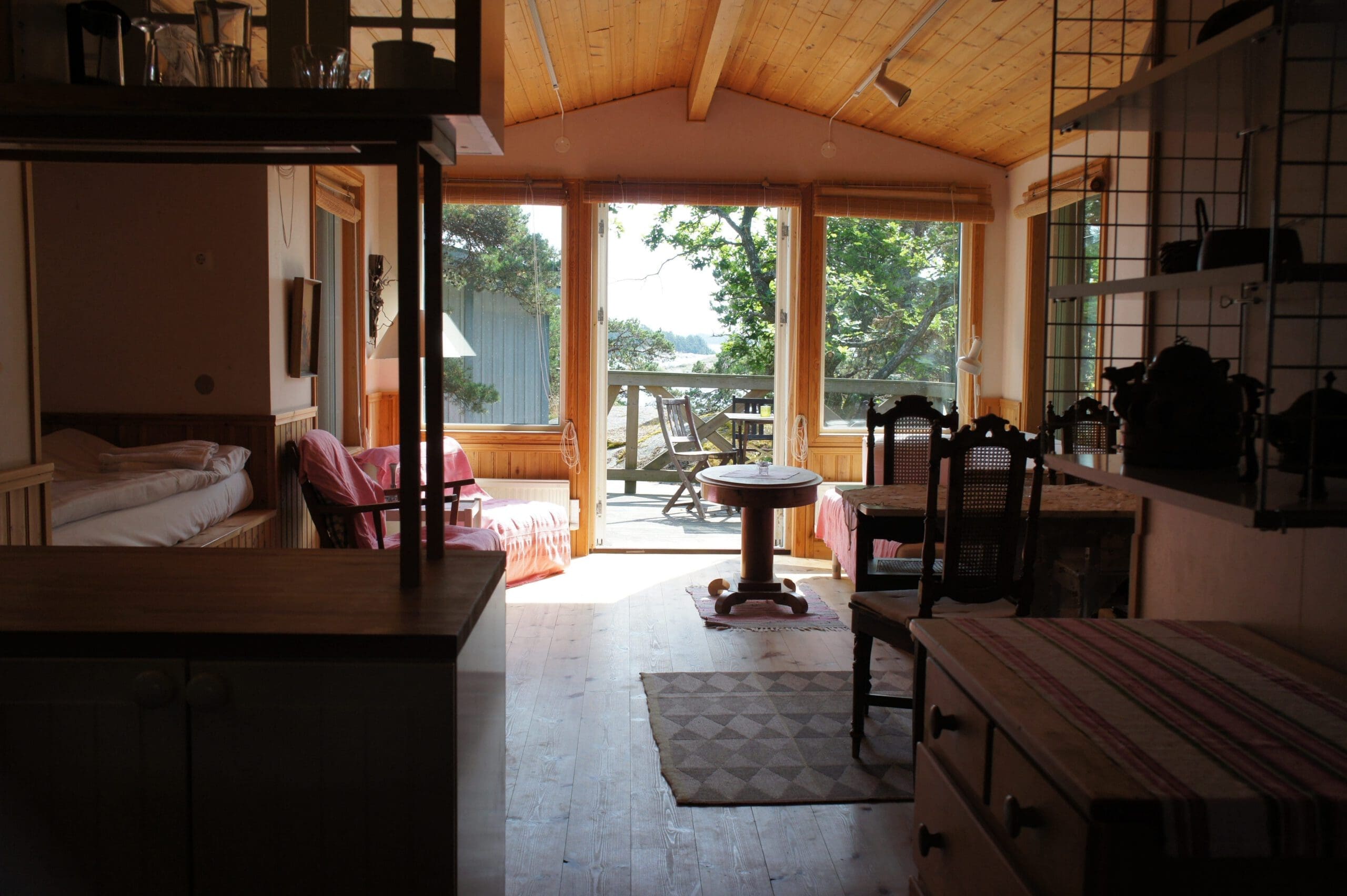 Kockstugan - Cuisine, salon, coin repas, lit et canapé-lit