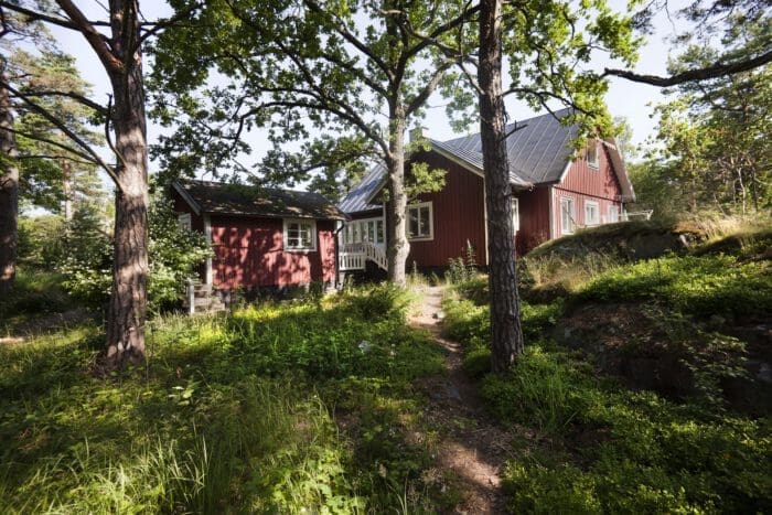 Förstugan NV + gäststuga på Idöborg i Stockholms skärgård