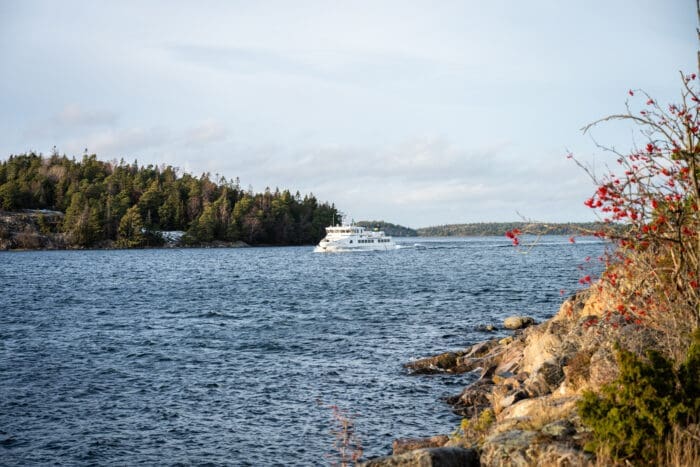 Waxholmsbolaget påväg till Idöborg i Stockholms skärgård