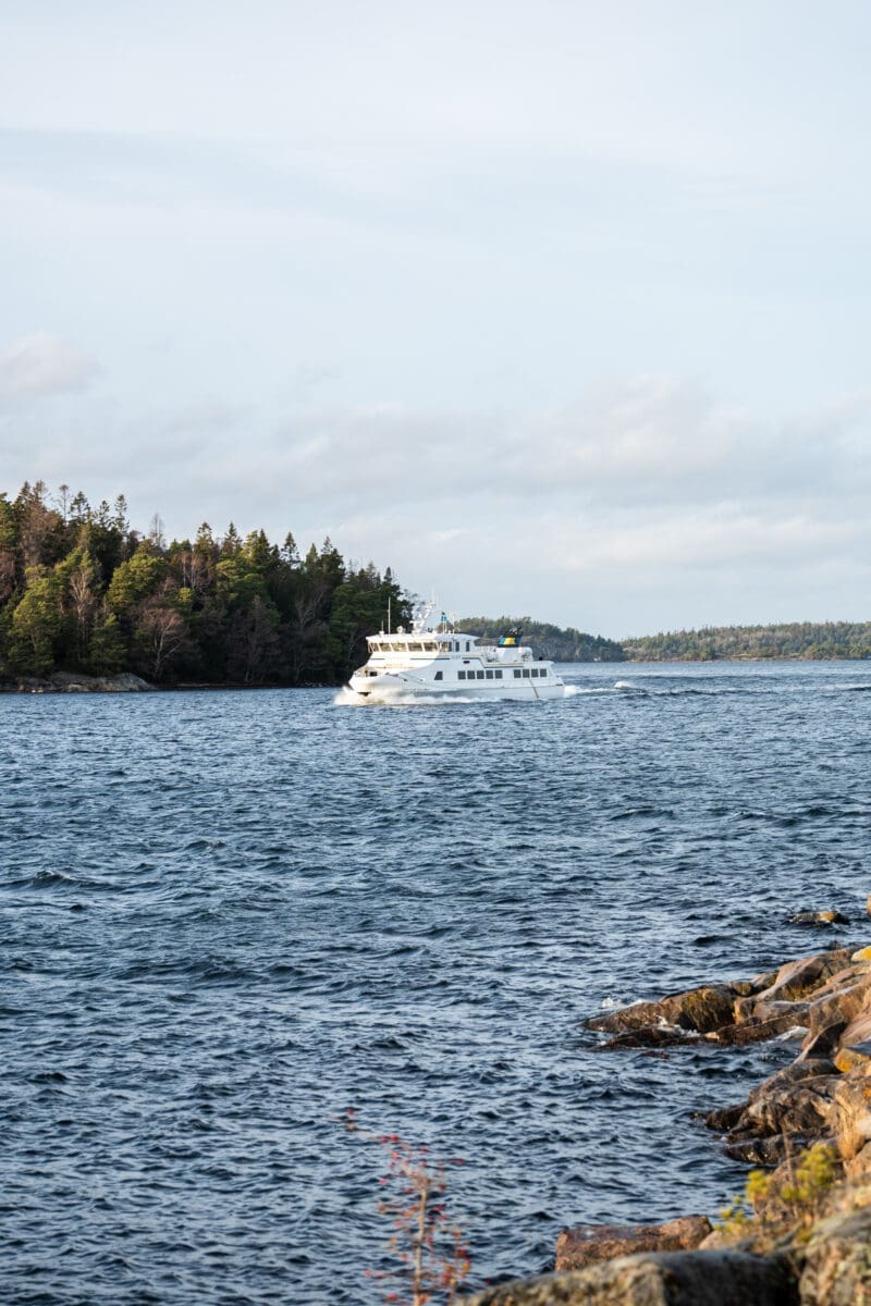 Waxholmsbolaget påväg till Idöborg i Stockholms skärgård